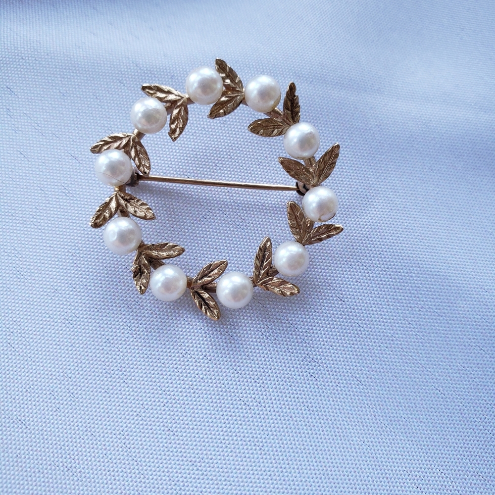 14kt Solid Gold & Pearl Brooch.